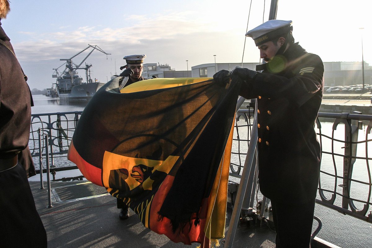 bundeswehrInfo's tweet photo. #Wilde13 außer Dienst gestellt. Nach insgesamt 30 Dienstjahren wurde in dieser Woche auf der #Fregatte #F213 #Augsburg ein letztes Mal die Flagge niedergeholt. #Danke @deutschemarine #Bundeswehr #Marine https://t.co/N2ZvuYZILg
