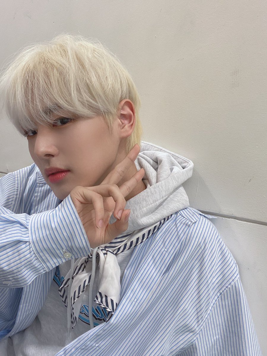 NewWorld_VICTON's tweet photo. [#병찬] 모두 일요일 즐겁게 보내구!!
따숩게입어어엉 월요일은
월요천사 병차니랑!!❤️❤️🐶🐥 https://t.co/xeWKPGmXHq