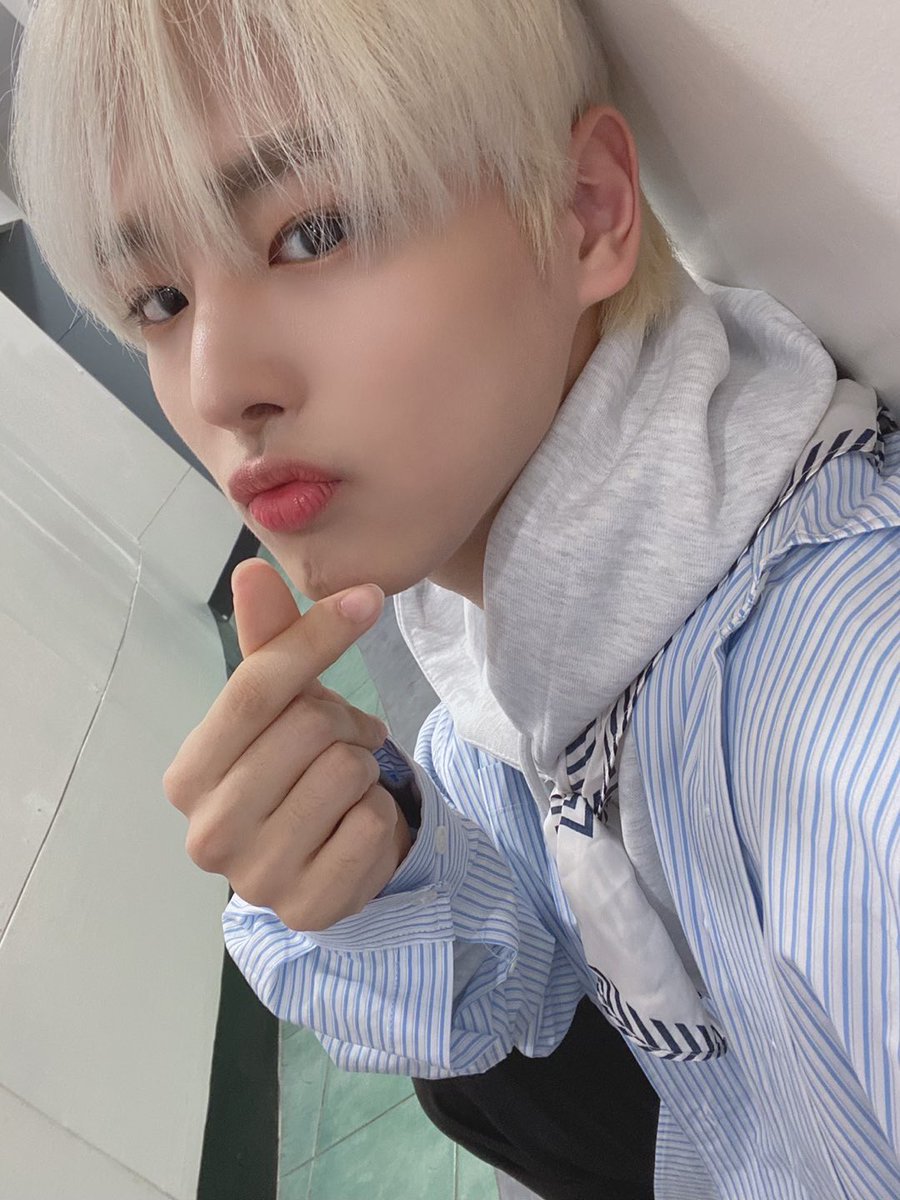 NewWorld_VICTON's tweet photo. [#병찬] 모두 일요일 즐겁게 보내구!!
따숩게입어어엉 월요일은
월요천사 병차니랑!!❤️❤️🐶🐥 https://t.co/xeWKPGmXHq