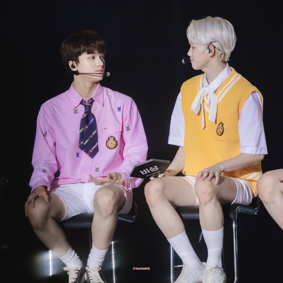 minheeswear's tweet photo. Jh: bunda mau adopsi anak lagi loh min
Mh: masa?? *nada ngejek muka ngeselin
Jh: kemarin bilangnya gitu
Mh: ngaku aja lo pengen diadopsi sama bunda, gak usah ngarep ya😃
#MINHEE
#JUNHO
#DEULCHA https://t.co/4FfaD22mfJ