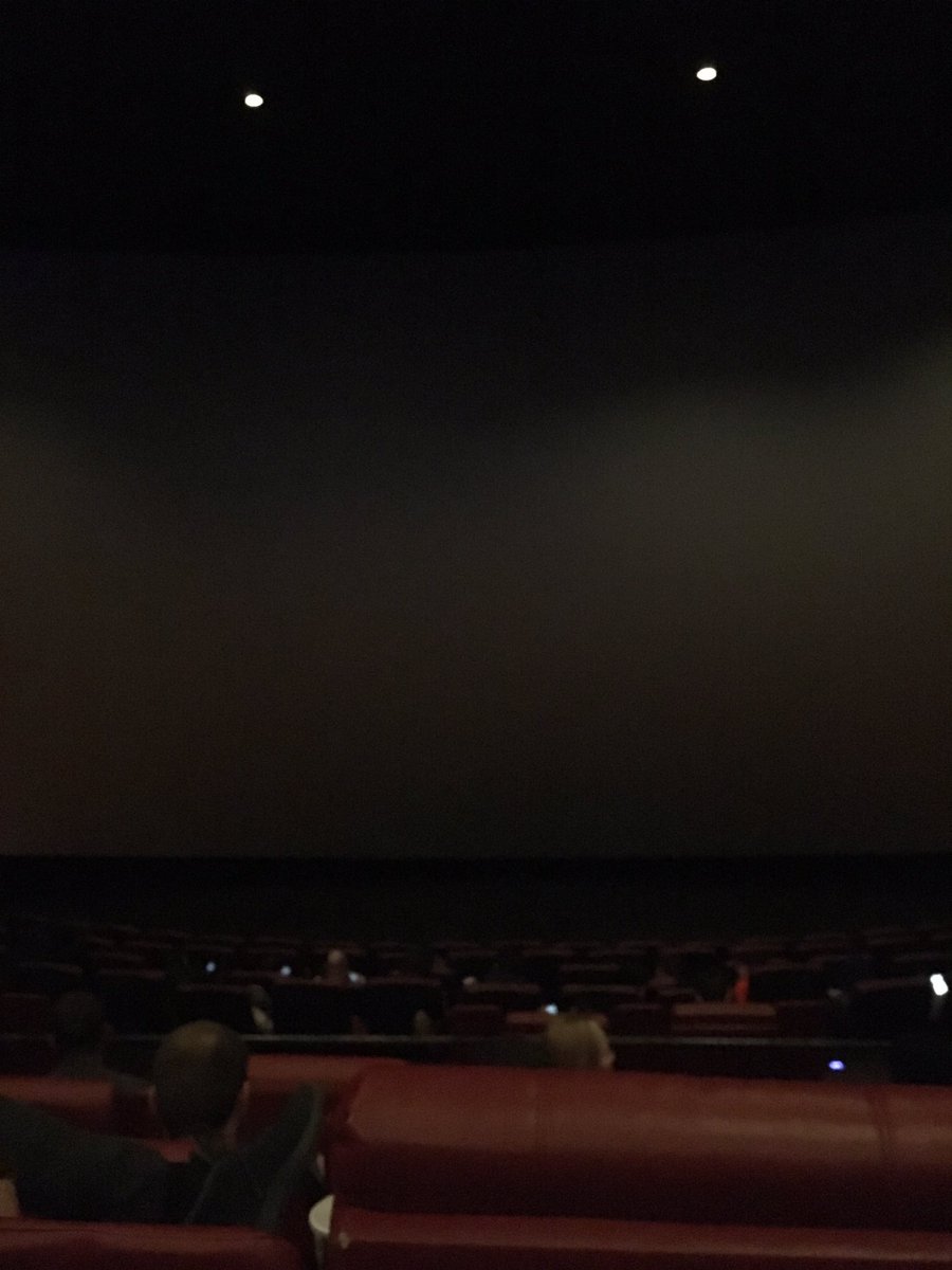 jkill11's tweet image. TFW you’re in the most climactic part of @starwars #TheRiseOfSkywalker and the screen goes black and sound keeps going then they say 🤷🏻‍♀️ sorry it looks like something isn’t working you can get a pass at guest services 🤬 #shareAMC