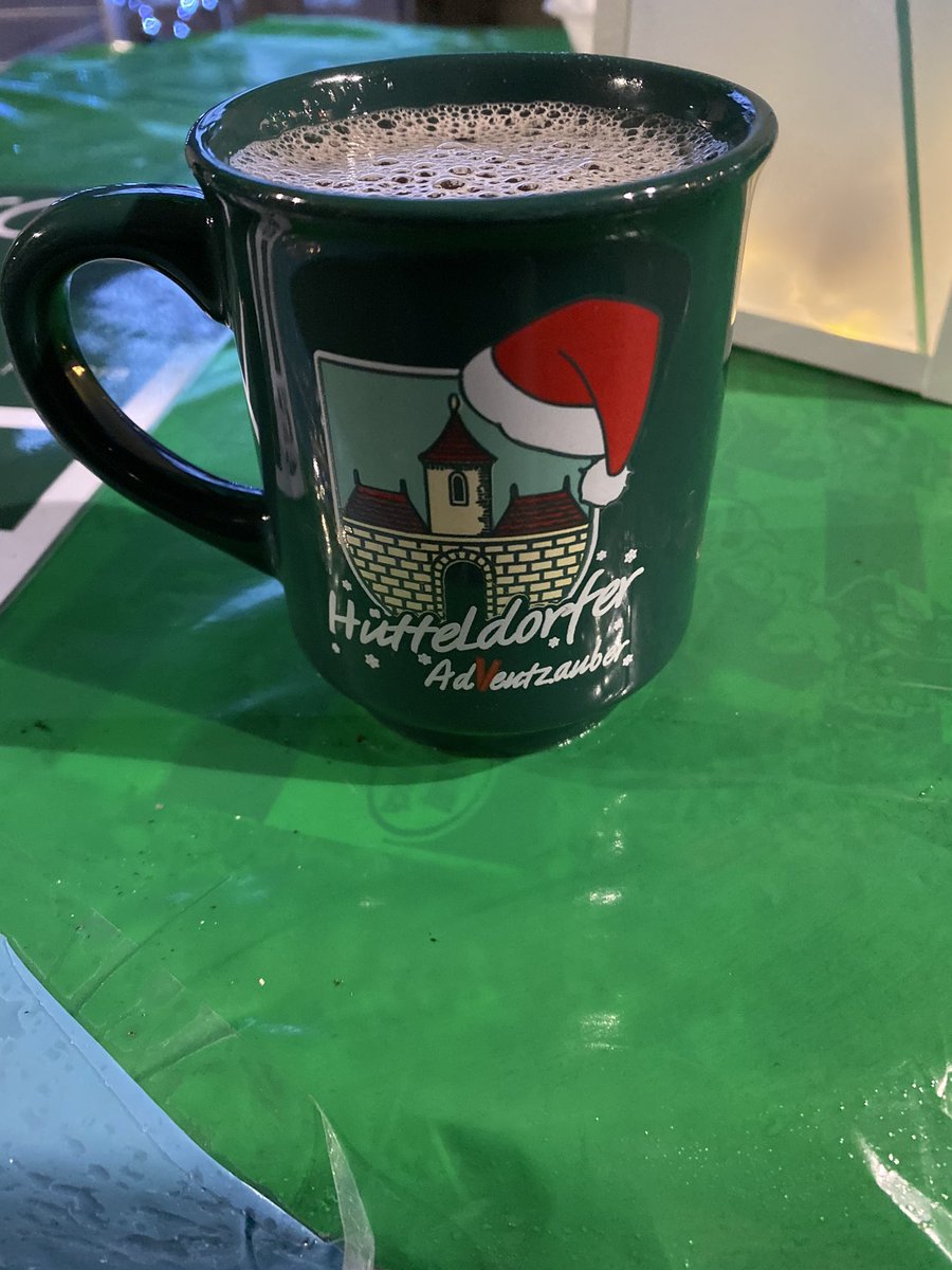 julmarsc89's tweet image. Wiener helfen Wienern. Jedes Jahr eine tolle Aktion des Block West @skrapid für Menschen in Not. #skrapid #scr2019