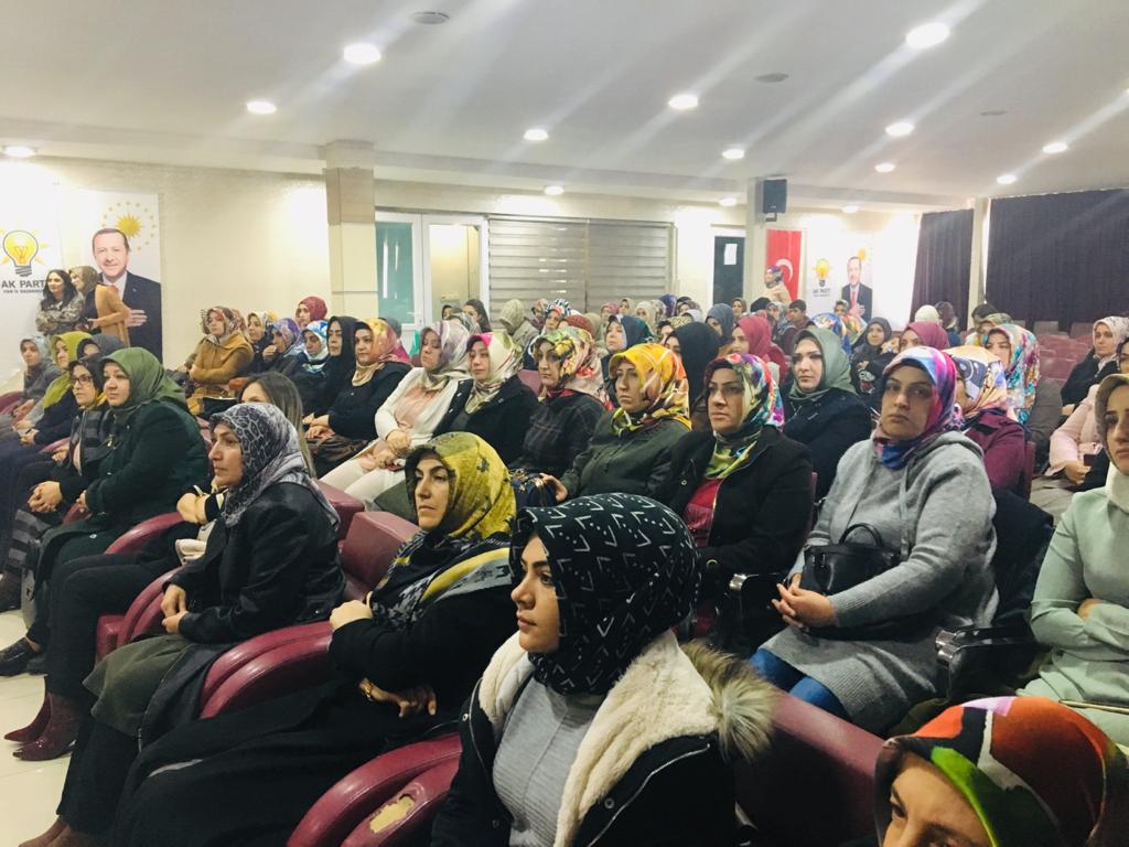 AkPartiKadnKol6's tweet photo. Kadın Kolları Başkanımız Sn Dürdane ŞAHİN ve Yürütme Kurulu Üyeleri Olarak Van İl Kadın Kolları Başkanlığınca Düzenlenen Toplantıya Katılım Sağladık.Toplantımız Hayırlara Vesile Olsun https://t.co/NHSNKHIPUO