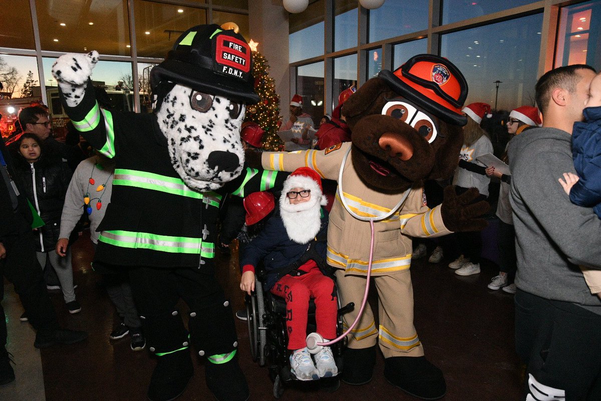 FDNY's tweet photo. FDNY members from #Engine320 and #Ladder167 joined Santa, @hotdogfdny and @sirenfdny and to spread holiday cheer to all at @StMarysKidsNY in Queens https://t.co/Wj7mt4tAaL
