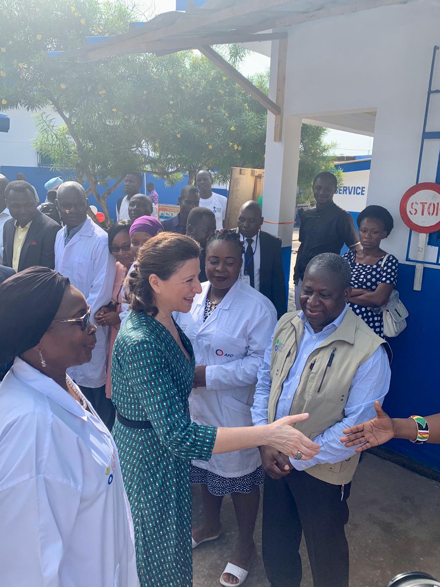 agnesbuzyn's tweet photo. Je vais à la rencontre des citoyens ivoiriens, des professionnels de santé, des partenaires de proximité, pour dialoguer et travailler autour de nos enjeux communs : la prévention, la vaccination, le renforcement des soins, la démocratie sanitaire, la formation. https://t.co/8wDqEGt8wc