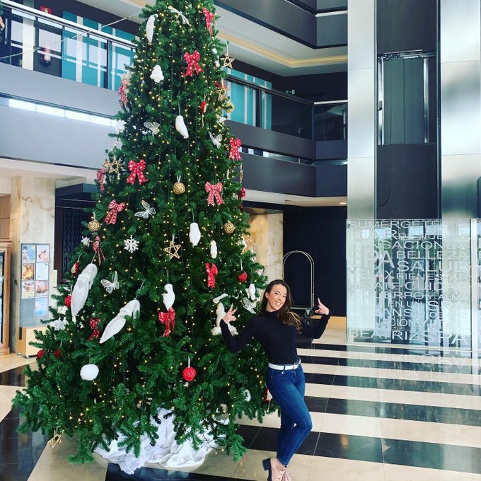 Os deseo unas felices fiestas 🎉como he sido buena🎅os deseo Feliz Navidad #Navidad2019 #Naviluz #susydance<a href="/tag/navidad2019"class="tags"><span>#navidad2019</span></a><a href="/tag/naviluz"class="tags"><span>#naviluz</span></a><a href="/tag/susydance"class="tags"><span>#susydance</span></a>