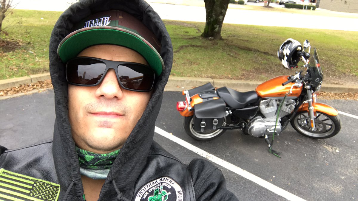 DeejayMontez's tweet photo. Ready to ride in 40 degree weather with winds of 12 mph. #FreezingHands https://t.co/EUdIomJs4h