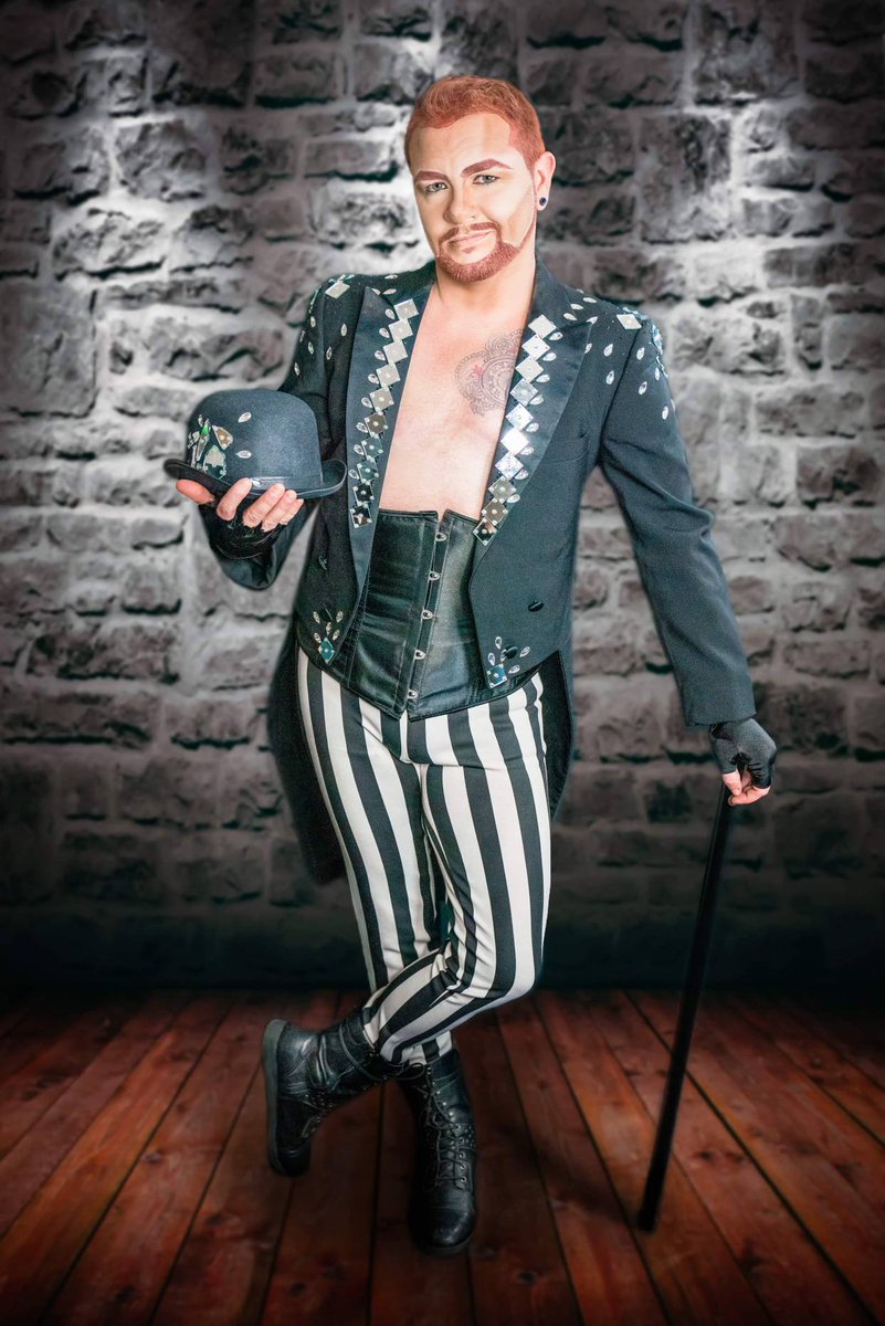 MadameAskew's tweet photo. My darlings, in the glorious pantheon of dandies shimmers a star of magnificent brilliance. Of course I'm speaking of the incomparable Freddy Prinze Charming!
If you have not had the pleasure to see him live, seize the opportunity!
πΈ by Paulann Egelhoff
#dandydecember https://t.co/rrSLqakV66