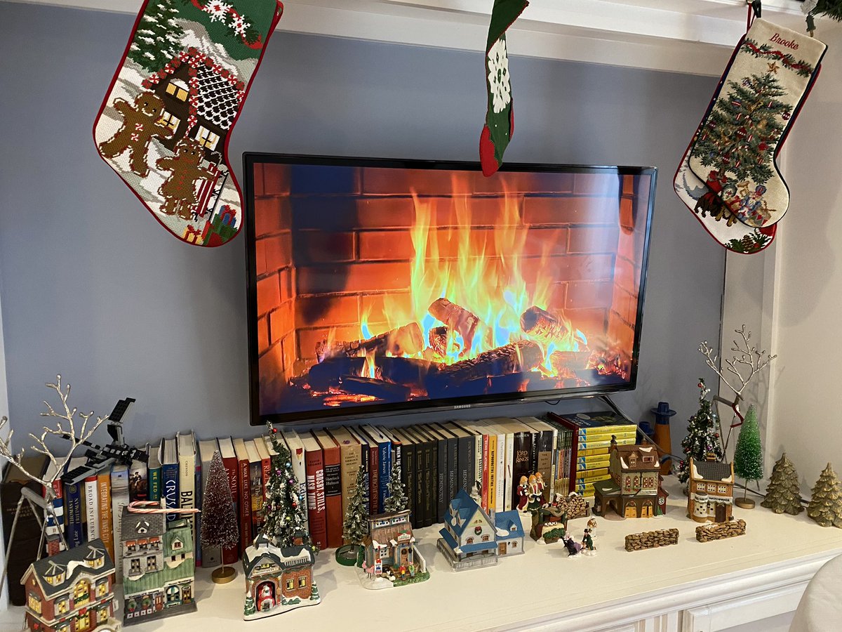 BrookeELierman's tweet photo. No fireplace? No problem. #youtubefire https://t.co/vYB1yZkSkJ