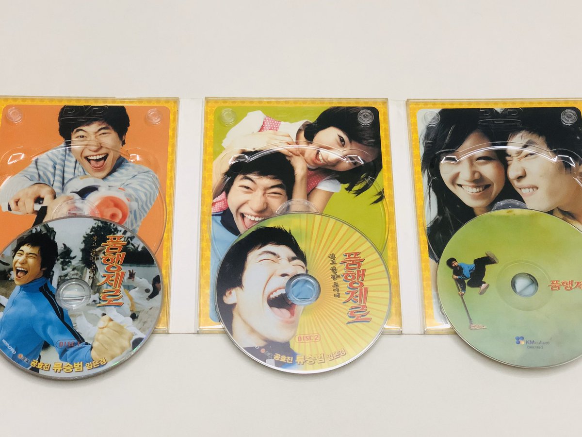 슈가맨에 45rpm 나왔다길래 생각나서 품행제로 DVD 꺼내봤다. 45rpm 참여 사운드트랙도 포함된 디지팩이고, 예쁘게 잘 나왔던 그 시절 DVD. 영화는 좋아하...