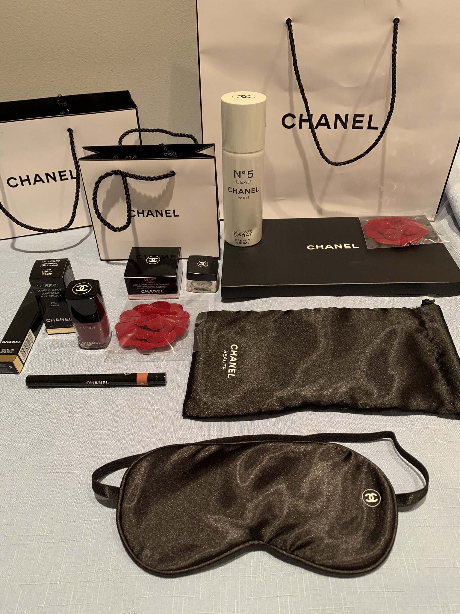 Cookie Gigan on X: Christmas came early! This just arrived from Chanel  Beauty at @HoltRenfrew Bloor Street. I love this years Holiday Camellia and  the Holiday wrap and ribbon is stunning.Reveal will