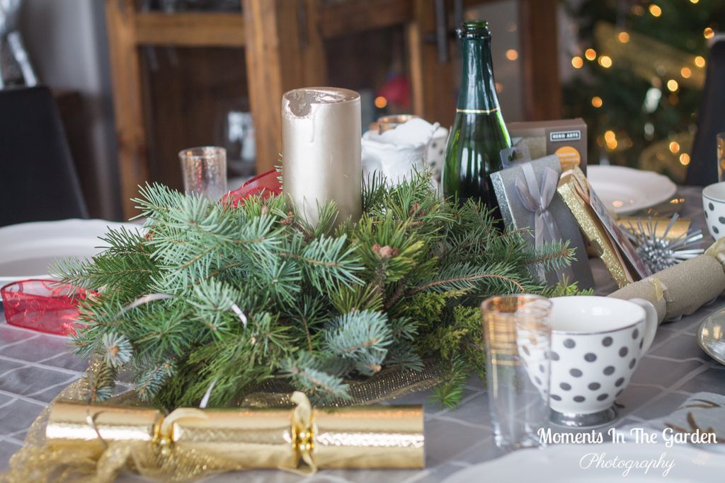 MomentsintheG's tweet image. What is your favourite Christmas dinner setting.  #christmasdinner #tablesetting #festivetable #momentsinthegardenphotography
