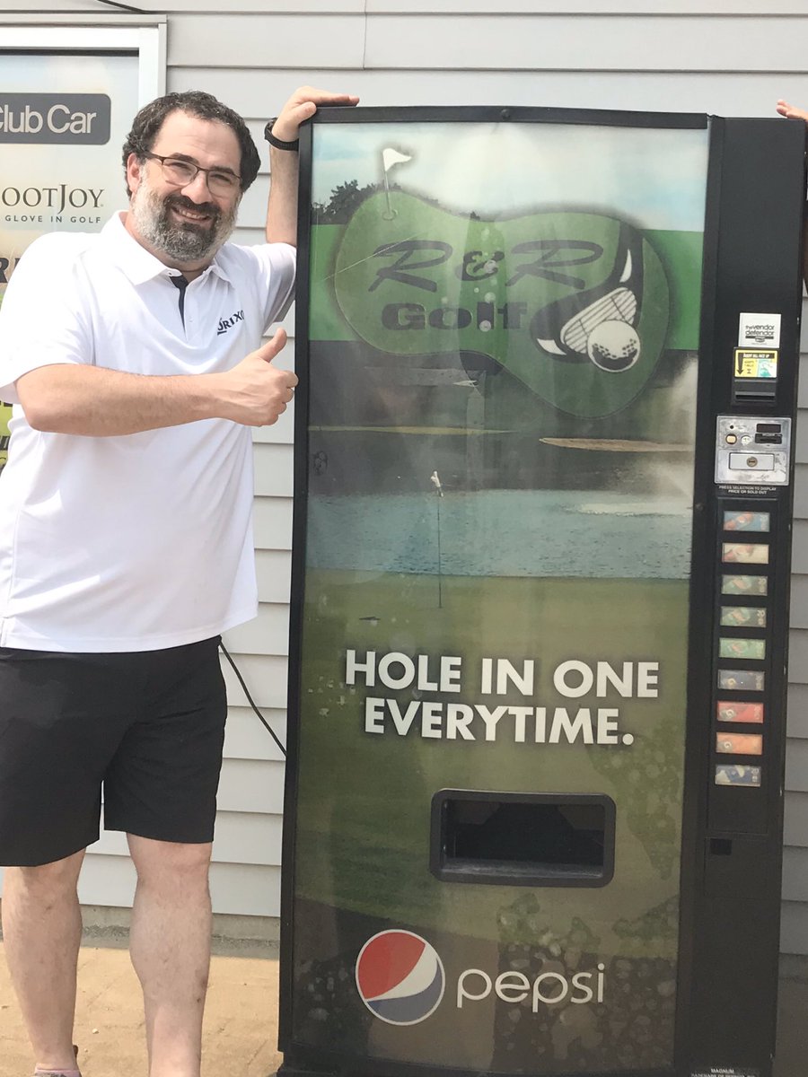 jackdunphy's tweet photo. @CarlLipbalmIII @raygolfguy Pop Machine Ray...open for biz.
#SaturdayRay #TigerRay https://t.co/sxxzZFgq2N