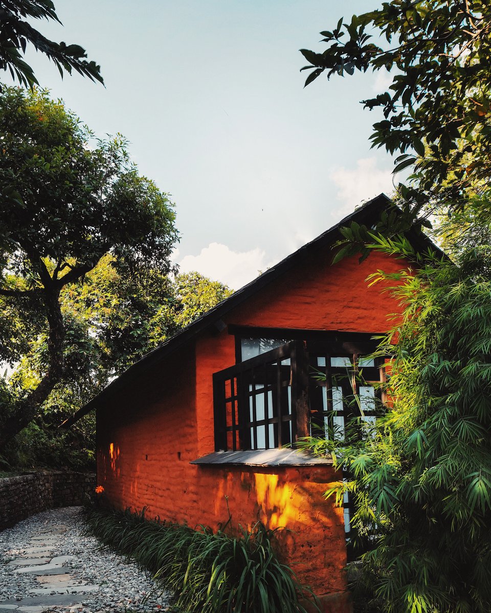 #TigerMountainPokharaLodge occupies a ridge just over 3,000 feet above sea level, with a grandstand view of the Himalayas. 

bit.ly/2IVynob