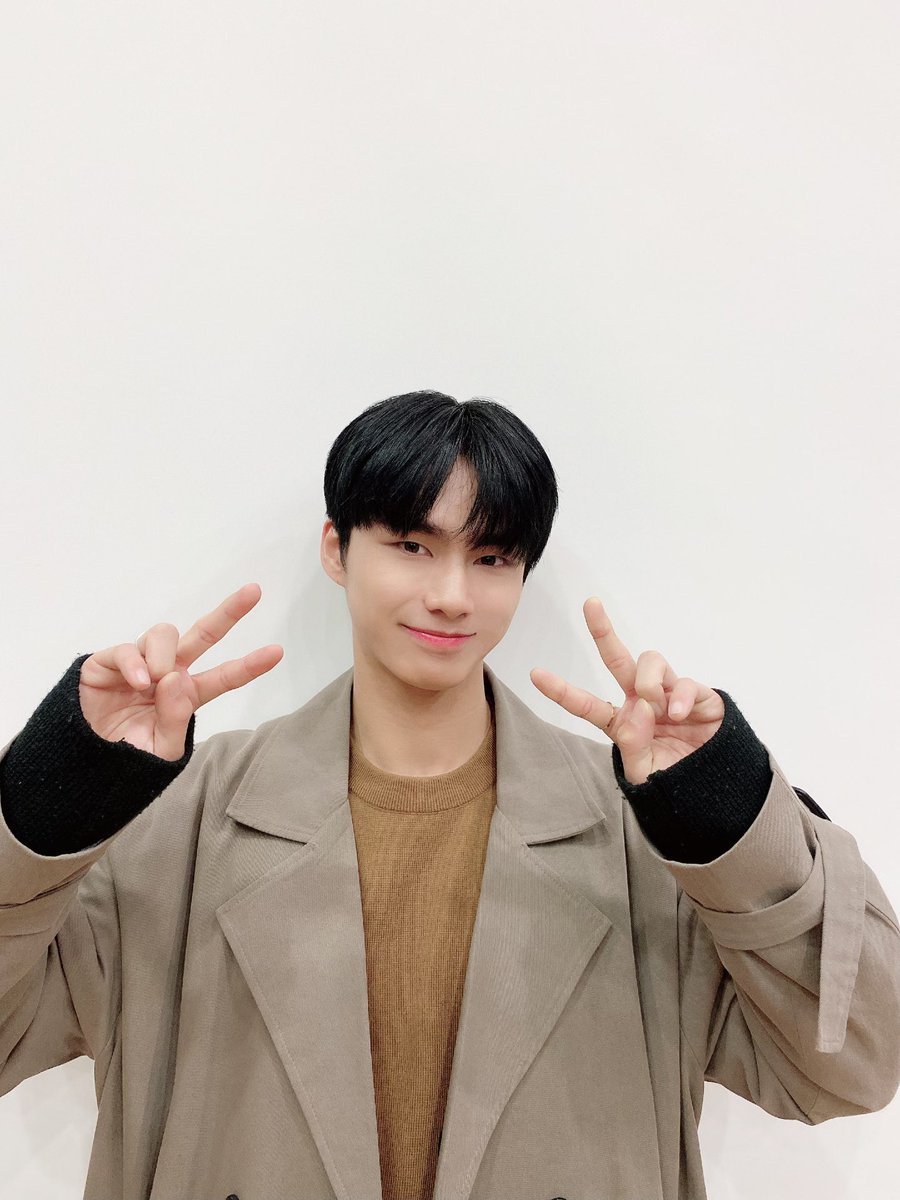 dkz_dy's tweet photo. #YOON
안녕하세요 경윤이에요~ 오늘은 멤버들과 함께 거리 모금을 했어요! 날씨는 추웠어도 많은 분들이 참여해 주셔서 마음만은 정말 따뜻했던 하루였답니다☺️
저도 항상 감사하는 마음을 가지겠습니다🥰🥰 https://t.co/46ArKse67c