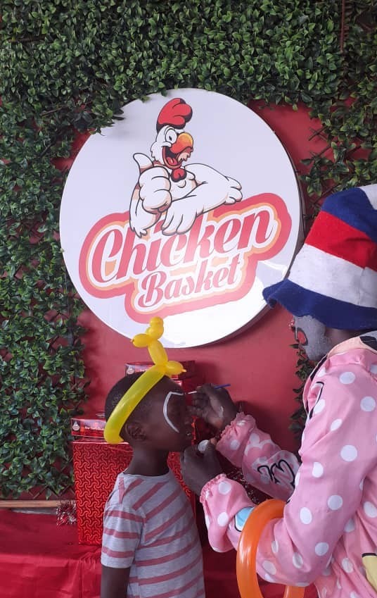 ChickenBasketZw's tweet photo. #Christmas
#NowThatsChicken
#CurrentSettings
#Harare's best deals..Meals for those with taste (free facepainting &ballons) after a meal...#GoreRinoRisatiRapera https://t.co/iwrkZ9MMls