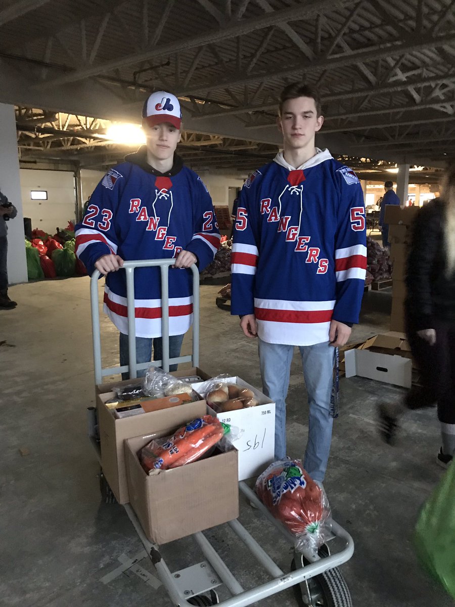 GaleKatchur's tweet photo. So greatful for the Fort Saskatchewan Midget AA Rangers for being such amazing helpers at the Fort Saskatchewan Food Bank Christmas Hamper Delivery Day! https://t.co/kFczBVDnaV