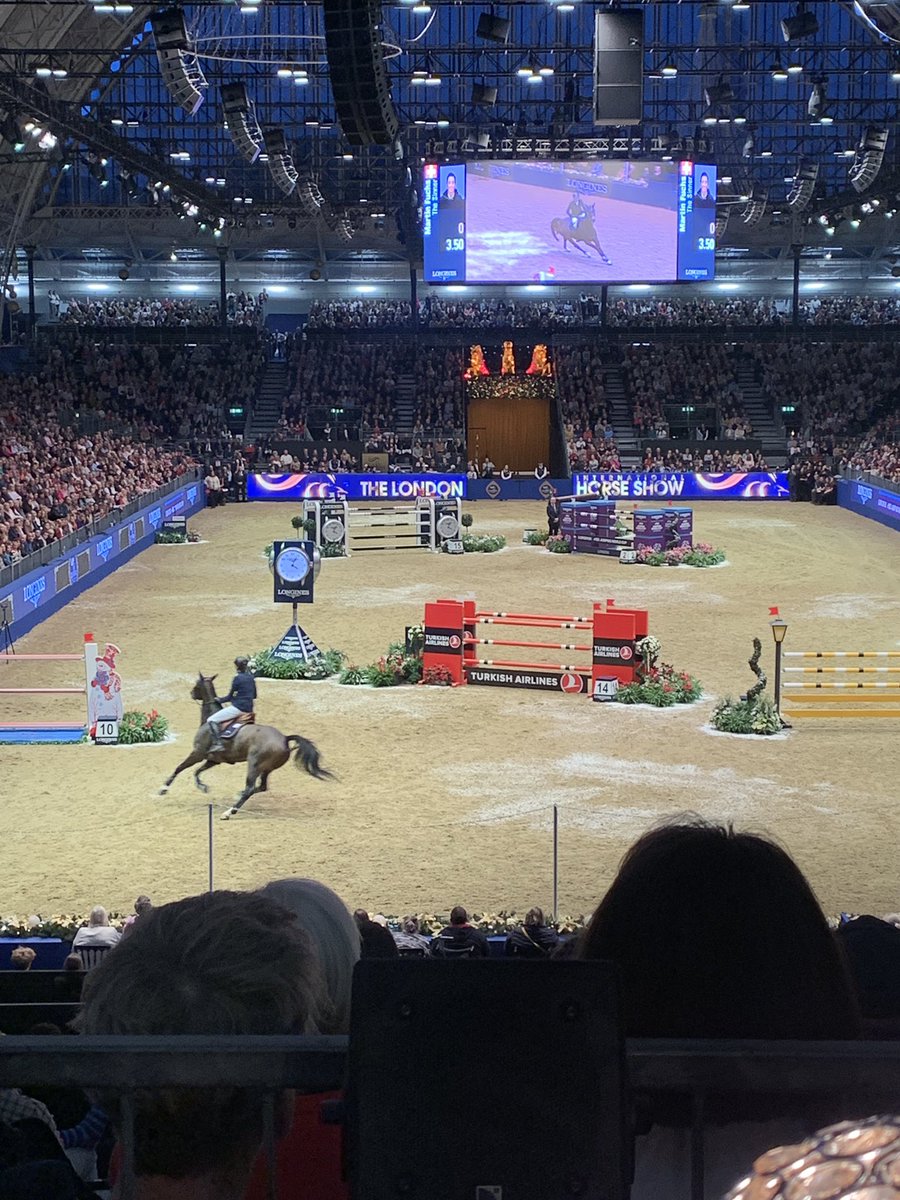 Best seat in the house for The Longines FEI Jumping World Cup 🥂