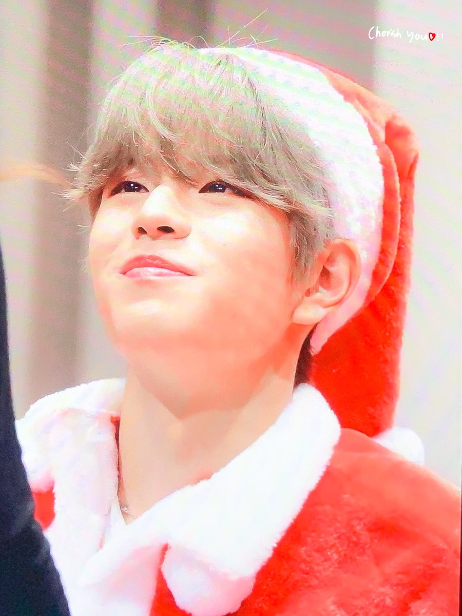 cherishyou922's tweet photo. 191221 합정팬싸 #스트레이키즈 #승민 이뿌이뿌🎅🏻❤️ https://t.co/jUPSTUeVCN