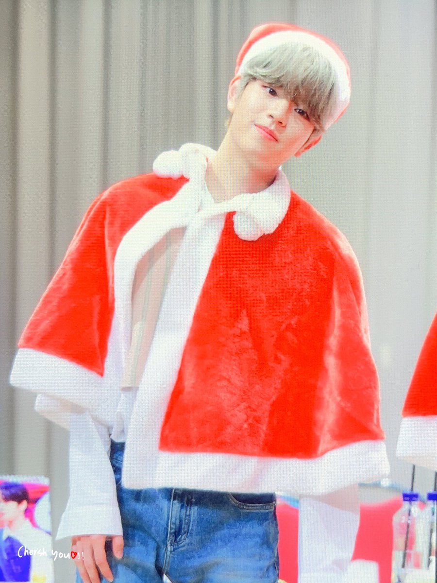 cherishyou922's tweet photo. 191221 합정팬싸 #스트레이키즈 #승민 🎄💫 https://t.co/TQoIS7vnzY