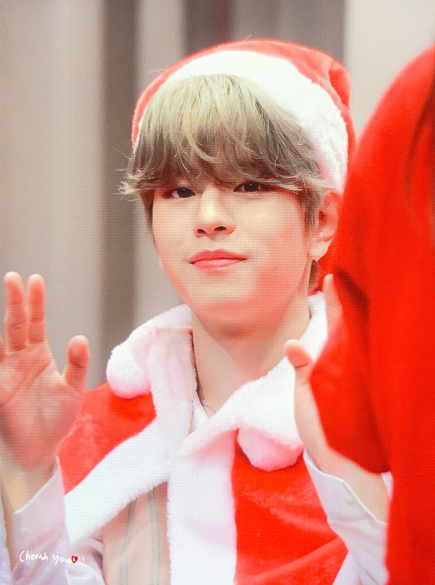 cherishyou922's tweet photo. 191221 합정팬싸 #스트레이키즈 #승민 🎄💫 https://t.co/TQoIS7vnzY