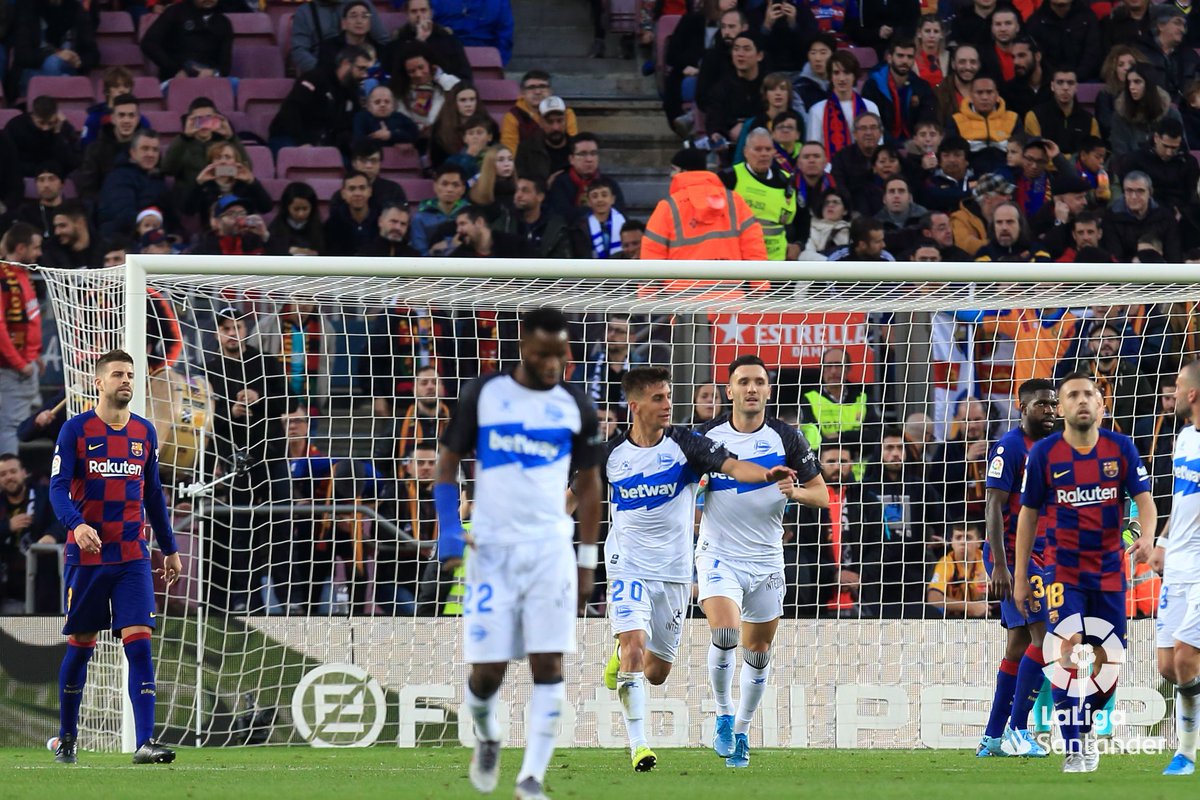 LaLiga's tweet photo. PERE  ̶P̶O̶N̶S̶ PUMMM! 💥

💙 @Alaves 💙

#BarçaAlavés https://t.co/VtMjN5fGSw