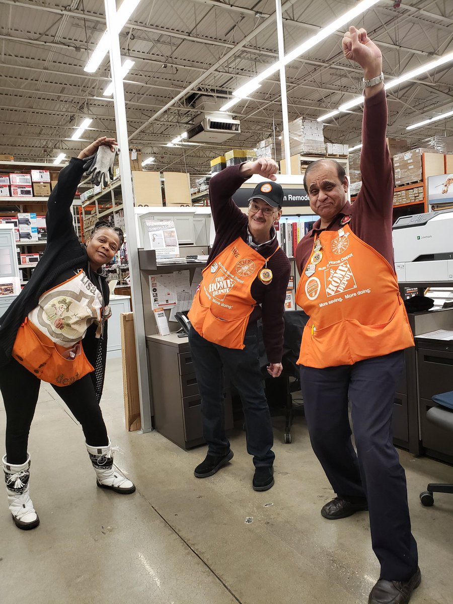 valle_kelsy's tweet photo. Warm up before starting the aisles!! 1218!!! Well done everyone @PettitStew , @Tfmamadukes ,@SasekMike @johnminor11 https://t.co/s1N00IB20x