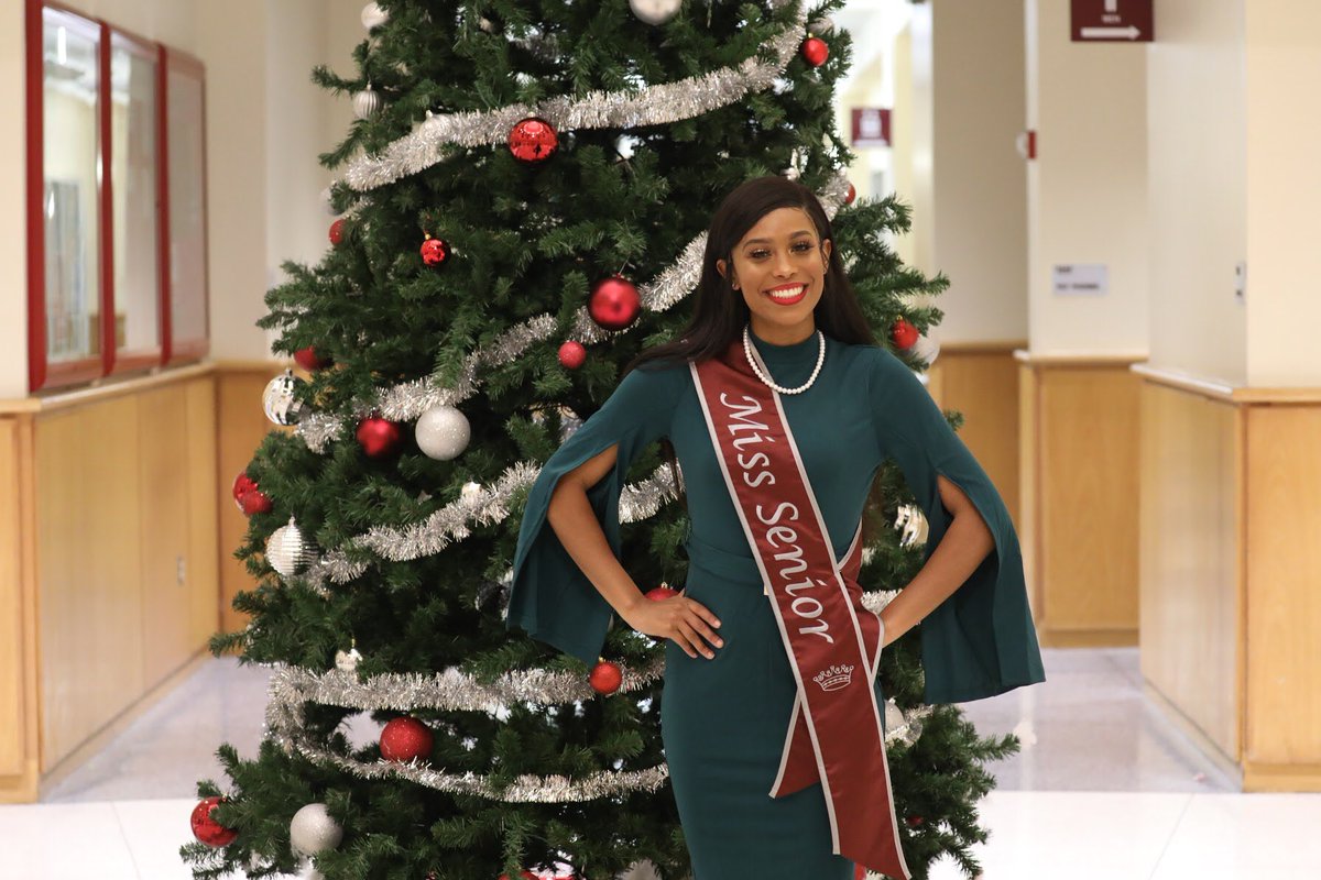 UMESRoyalty's tweet photo. Miss Senior wishes you a Happy Holidays!

#UMES #12DaysOfHolidayCheer https://t.co/qqxS4cviTX