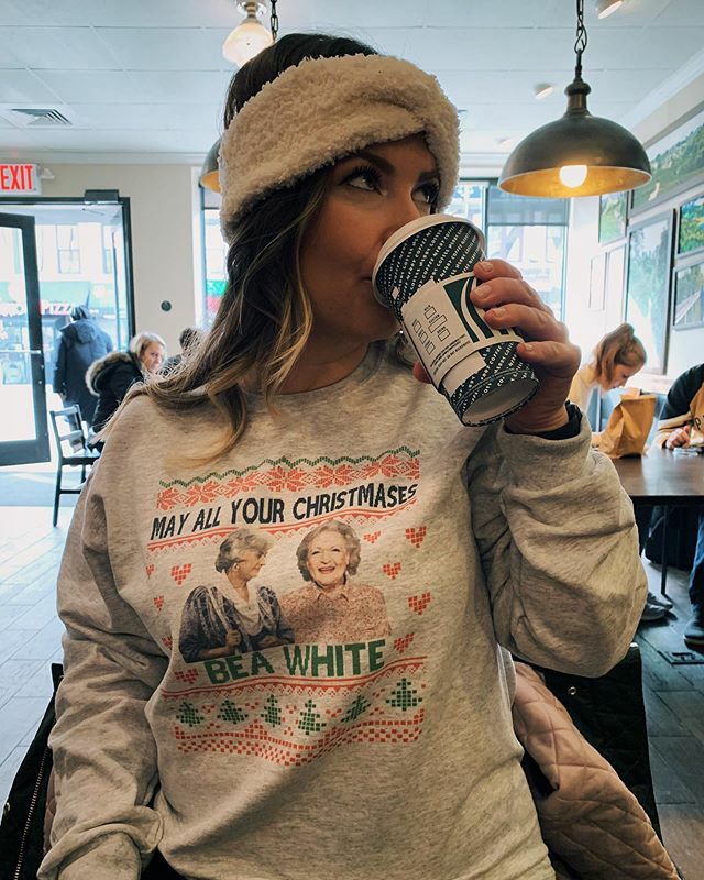 StacyKlamet's tweet photo. Dreaming of a white Christmas ❄️
•
•
•
•
•
•
•
#aslongasitdoesntcauseflightdelays #whitechristmas #dorothyzbornak #staygolden #goldengirls #christmasinnewyork #hotcoffee #coffeecoffeecoffee #broadwaystarbucksnyc https://t.co/yJEb9lbAcq https://t.co/dyS8JWLfpX