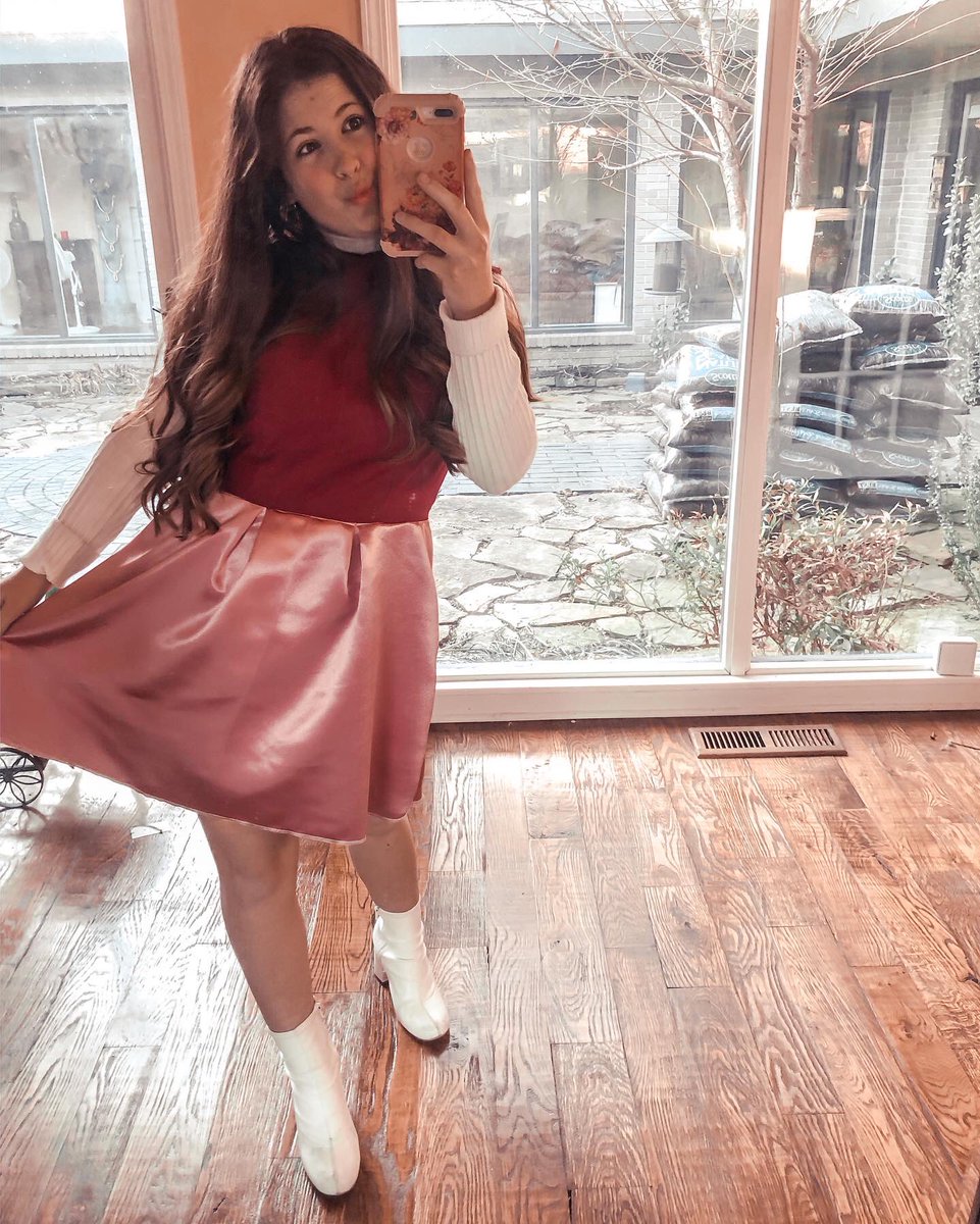 jencook121's tweet photo. Hi hello, I designed this dress and I’m very proud of it. Poked myself a lot in the process. That’s all. Happy Saturday!! https://t.co/3ozrSwM6Fy