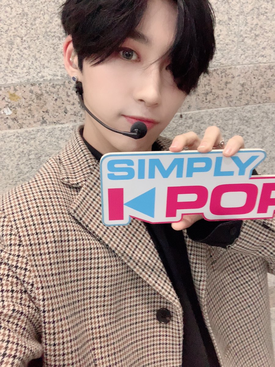 _Simplykpop's tweet photo. 자꾸 보고 싶은 임지민 후유증이라고 들어 봤나요?
절대 놓치고 싶지 않은 지민이의 신곡~ WHO, YOU? 
지민이의 멋진 퍼포먼스 감상하러 심플리로 GO GO~

#임지민 #LIM_JIMIN #SimplyKpop https://t.co/IYjTYLSGz2