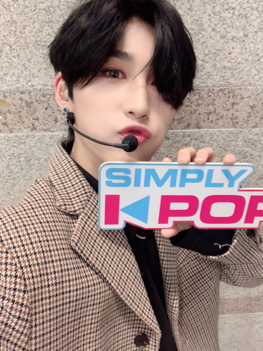 _Simplykpop's tweet photo. 자꾸 보고 싶은 임지민 후유증이라고 들어 봤나요?
절대 놓치고 싶지 않은 지민이의 신곡~ WHO, YOU? 
지민이의 멋진 퍼포먼스 감상하러 심플리로 GO GO~

#임지민 #LIM_JIMIN #SimplyKpop https://t.co/IYjTYLSGz2