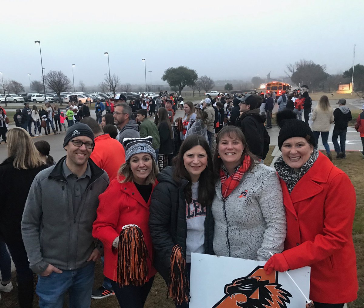 GigEmAggies97's tweet photo. Grateful to our @AledoISD community for showing up this morning to sendoff our @BearcatsofAledo! A few more photos from this morning’s sendoff. Ready to watch the Bearcats take on history! Go Bearcats! 🏈
#dottheA #GrowingGreatness https://t.co/h9iPpCyTbV