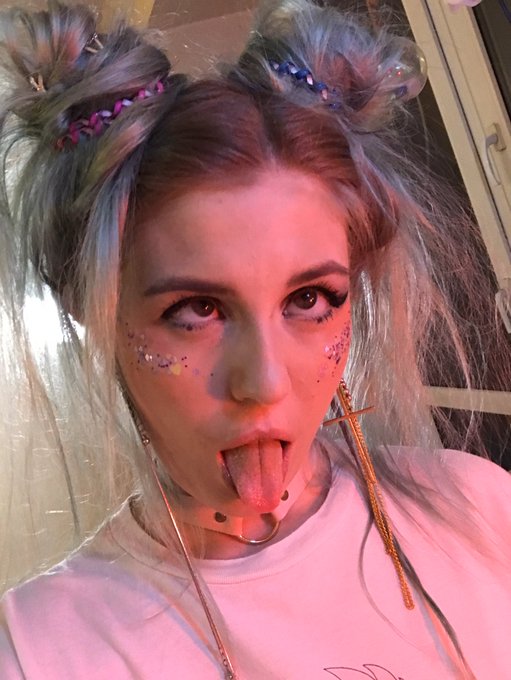 Dudes, im live on #chaturbate ... Same name there #webgirl #camgirl #cbgirls #ahegao https://t.co/gr