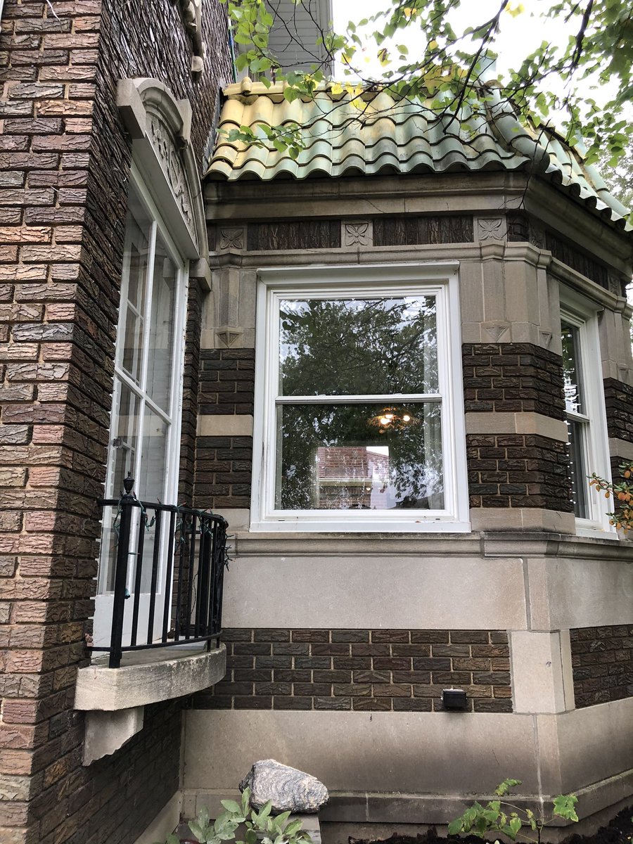 ScaleModelHomes's tweet photo. The second photo is the real house, the other two are from my #ScaleModel #ScaleModelHome #Architecture #oscale https://t.co/9BFlsv3XfF