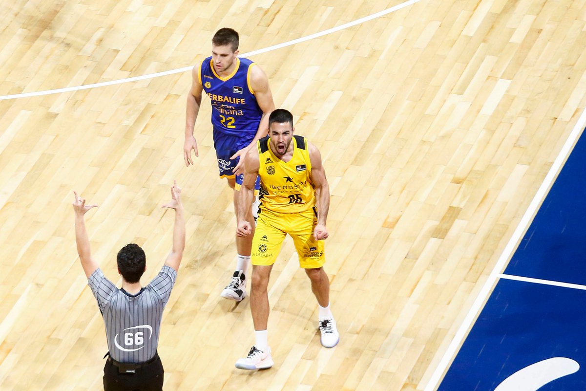 CB1939Canarias's tweet photo. ¡FINAL! El derbi canario se queda en casa, al abrigo del Padre Teide.

@IBEROSTAR Tenerife, 100; @GranCanariaCB, 79.

#VamosCanarias #ElLatidodeNuestraHistoria https://t.co/SrJR36FewV