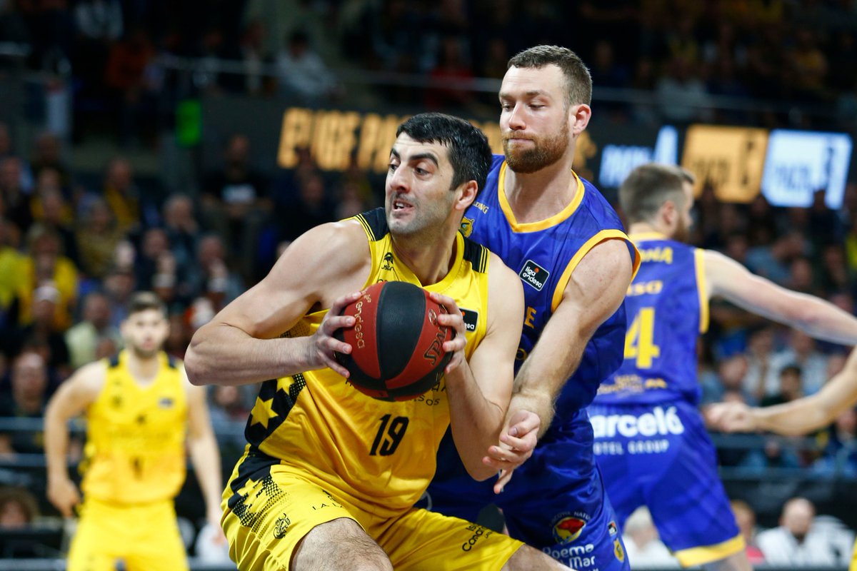 CB1939Canarias's tweet photo. ¡FINAL! El derbi canario se queda en casa, al abrigo del Padre Teide.

@IBEROSTAR Tenerife, 100; @GranCanariaCB, 79.

#VamosCanarias #ElLatidodeNuestraHistoria https://t.co/SrJR36FewV