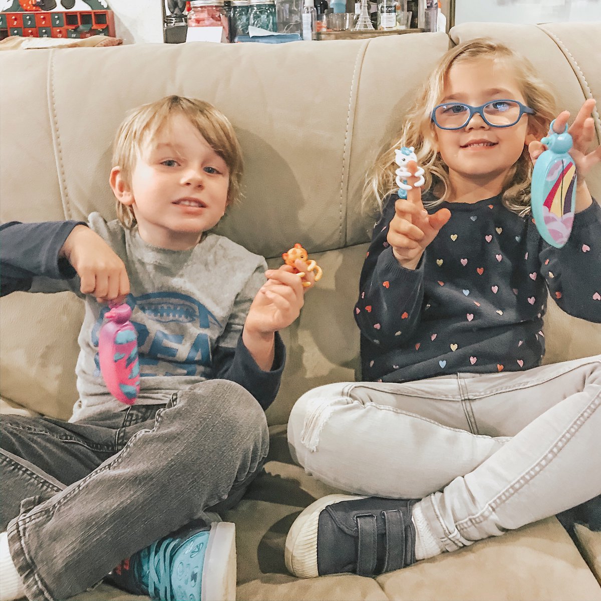 stylishly_steph's tweet photo. These two just couldn’t wait to get home to see who was in their @bananastoys  Hugger Bananas! 🙌🏻 There’s still time to get one for Xmas at @target for gifts 🎄❣️ #BananasCollectibles #BananasToys #HuggerBananasToys #StockingStuffers #HotHolidayToy #Target #SocialSpotters #ad https://t.co/VnmPn5a1OX