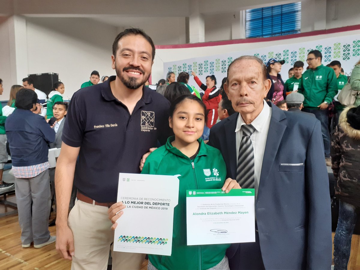 roberto09750435's tweet photo. CEREMONIA DE RECONOCIMIENTO A LO MEJOR DEL DEPORTE DE LA CDMX 
FELICIDADES ALONDRA @MemoClass @xDianaEv @imaginarcamiers @NadsMacias911 @daniellefclyde https://t.co/43DsCkvAWj