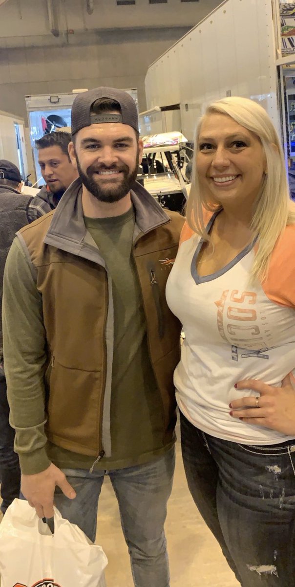 alyyy_mae's tweet photo. Totally cheesing getting to meet @DylanScottCntry  again tonight at @GatewayDirt  after meeting him 3 1/2 years ago just 6 days before I had Jaxon!! #DirtInDecember #dylanscott #dirttrackracing https://t.co/zeqpbOf7bP