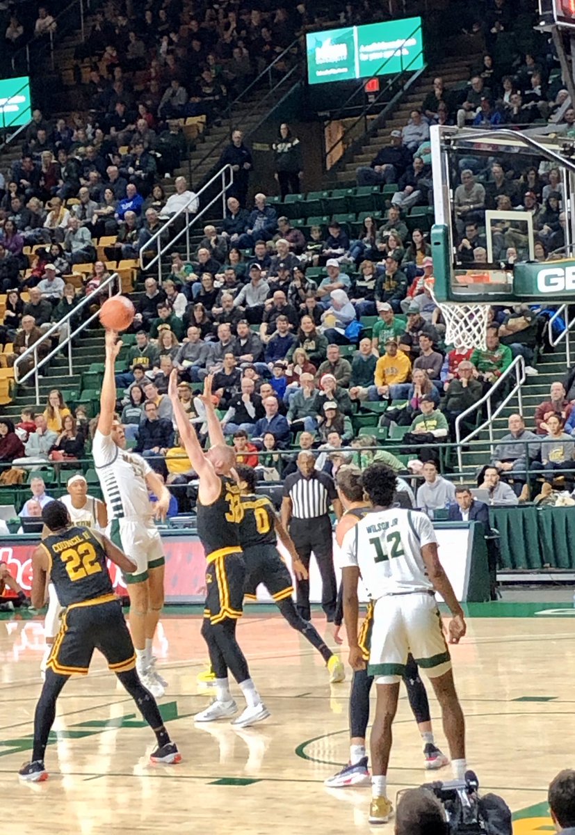ellewags's tweet photo. We’ve got the tree.
We’ve got the Santa.
Now we just need a holiday gift from this awesome @MasonMBB team today.
@gmugreenmachine #tylertreegle
#MasonNation #makeiteleven https://t.co/5X0tuND4B5