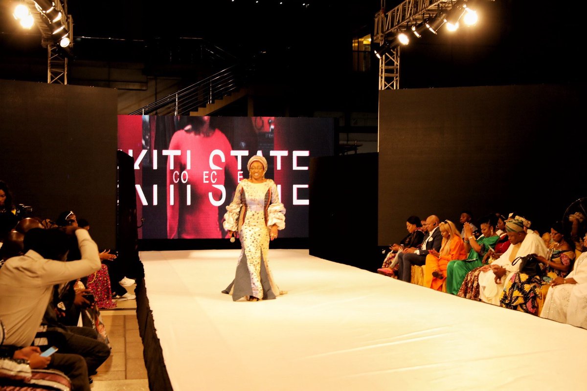 AyomideOmoo's tweet photo. Ekiti State First Lady,Erelu Bisi Fayemi @bisiafayemi introducing the Ekiti State Collection on the Runway at the ongoing African Fashion Week Lagos.

December 21, 2019

#AFWL2019
#EkitIFashion
#FashionWeekend https://t.co/ER5TLvASYr