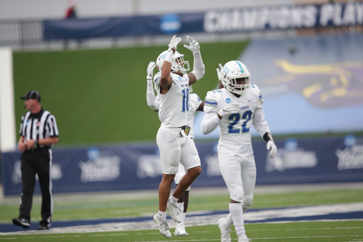 UWFFootball's tweet photo. A couple half-time stats for y'all.

Austin Reed: 21-30, 399 yds and 5⃣ TD's🔥
Quentin Randolph: 8 catches, 247 yds and 3⃣ TD's🔥
Tate Lehtio: 9 catches, 97 yds🔥

#GoArgos https://t.co/NpaBLeQ6vS