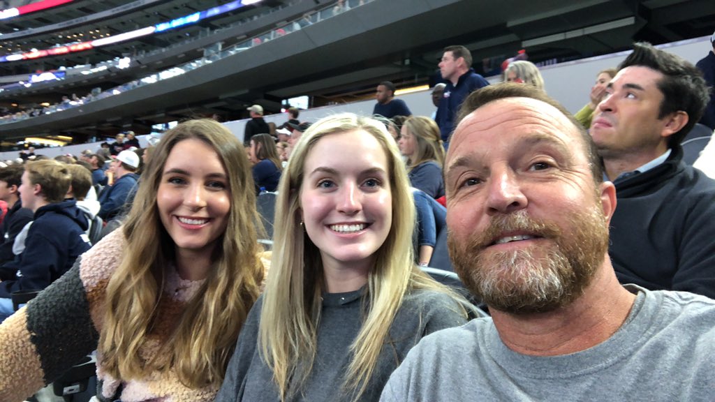 BB4U's tweet photo. @uiltexas  Having some fun watching great football! #UILState https://t.co/dzoQtAaT0o