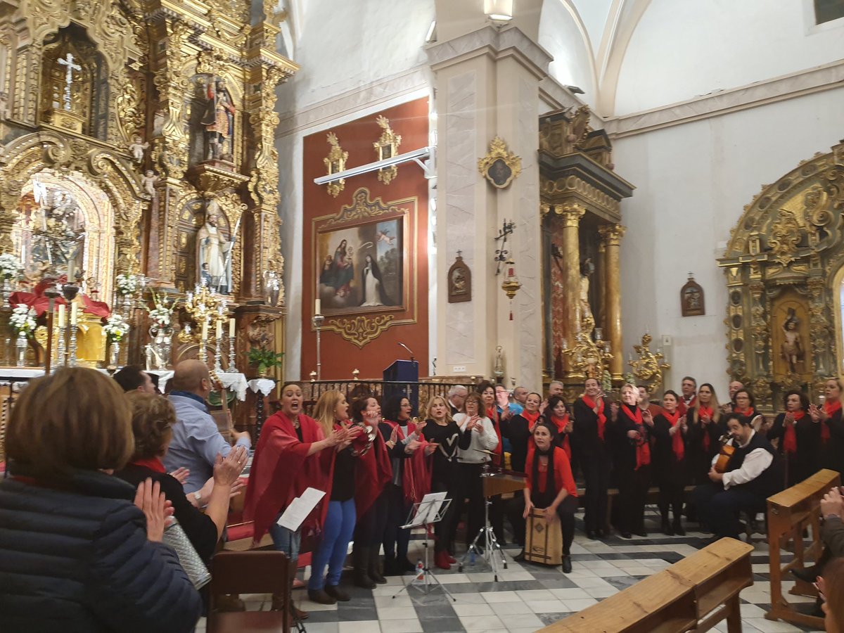 A pesar de las inclemencias del tiempo, hemos podido disfrutar de la II Zambomba Flamenca Villa de Otura, dentro de la Parroquia,
Gracias a los coros participantes, Alcaiceria, Aroma del Camino, y muy especialmente, al Coro Sones de Otura, y a tod@s l@s vecin@s que han asistido.