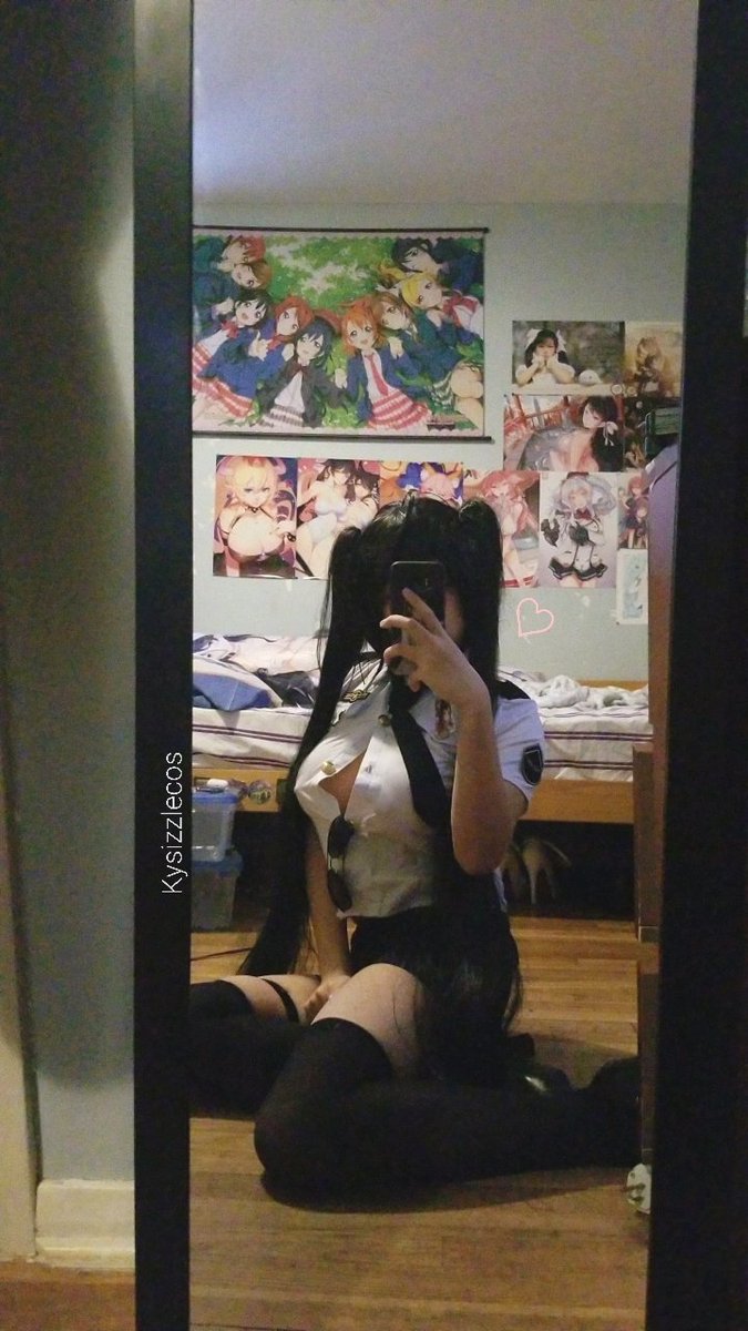 Kysizzle's tweet photo. You're under arrest ! 🚔
#アズールレーン #AzurLane 
#taihou #cosplay https://t.co/Z9tdZ6Uur0