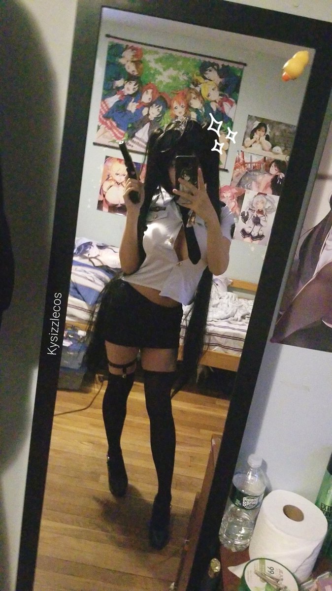 Kysizzle's tweet photo. You're under arrest ! 🚔
#アズールレーン #AzurLane 
#taihou #cosplay https://t.co/Z9tdZ6Uur0