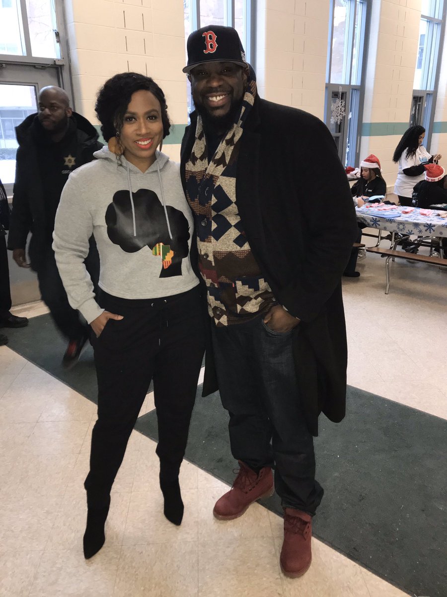 rickygrantjr's tweet photo. I said “Congresswoman, can I get a quick picture since you wearing the fly hoodie” @AyannaPressley 

Pic: 📸

#DriveBoston https://t.co/ukS19gc1FT