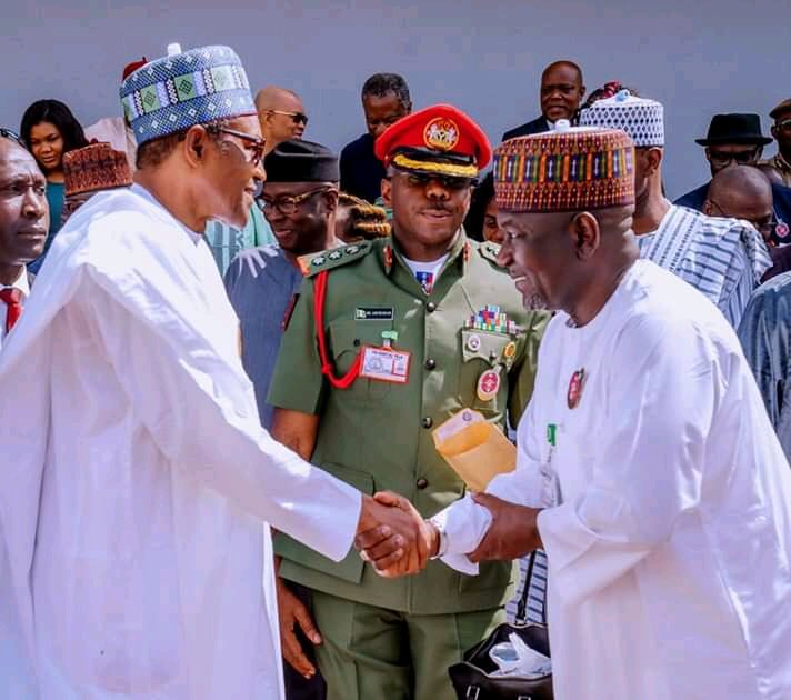 M__Yahas's tweet photo. The C-in-C of the Nigerian Armed Forces, His Excellency, President @MBuhari, GCFR and My Boss, The Hon. Minister of State for @FMWHNIG, @EngrAbkrD_Aliyu, FNSE.
#ForAGreaterNigeria
#WorksThatWork
#FGatWork https://t.co/D2psbCBXrF
