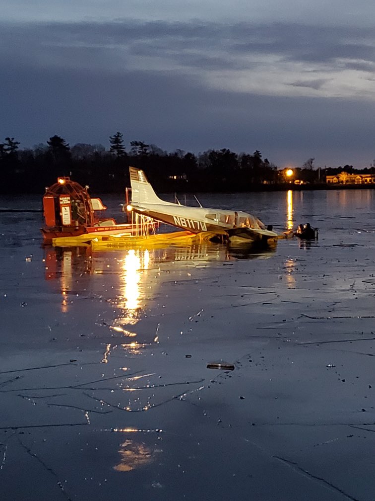 PCTRT's tweet photo. Making progress in Halifax, attempting to remove the plane from the water. @halifaxfire reports no injuries. Ongoing incident since around noon. https://t.co/wESXBflOoC